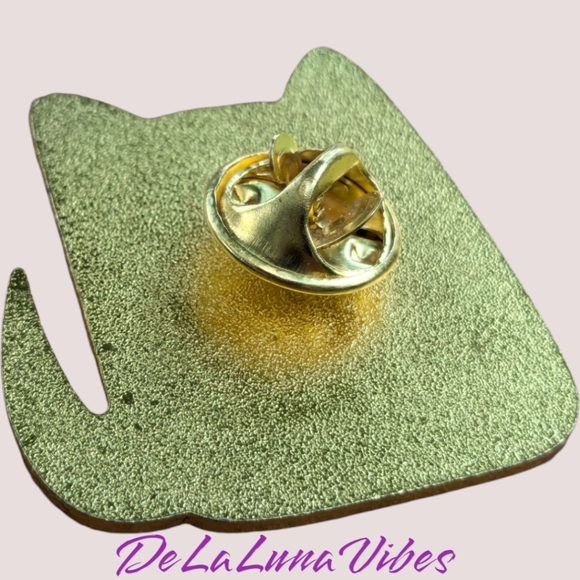 3/$12 or one for $7 🐾 Dog Mom 🐾 Enamel Pin -- New -- Wear it Loud and Proud - Picture 3 of 3